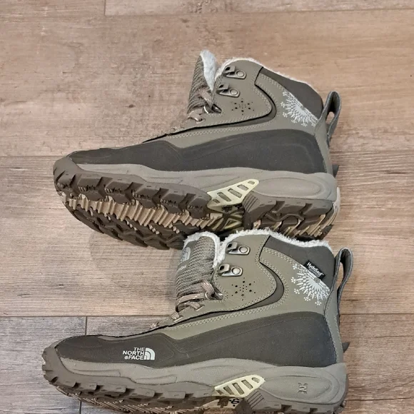 The North Face Olive Green Winter/ Water Proof Boots - Picture 7 of 10